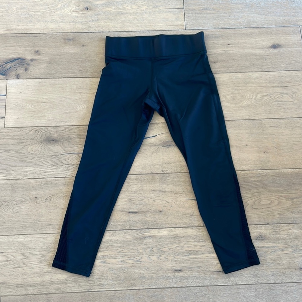 MICHI cropped length legging with mesh on sides. Size small
